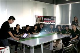 強(qiáng)化服務(wù)意識，提升商務(wù)能力33