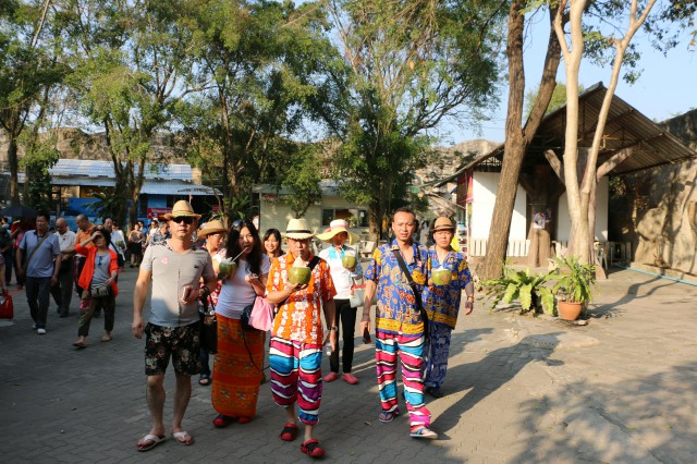 瑞馬壁掛爐加盟商閑談闊步泰國(guó)風(fēng)采 瑞馬壁掛爐加盟商閑談闊步泰國(guó)風(fēng)采