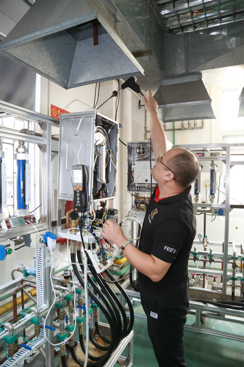 【瑞馬人物專(zhuān)訪】周劍鋒：寶劍鋒從磨礪出，梅花香自苦寒來(lái)